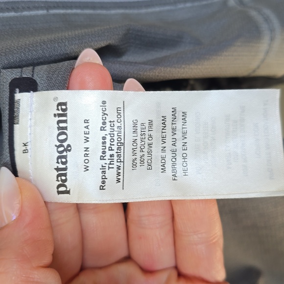 Patagonia black hooded windbreaker XS - Picture 11 of 13